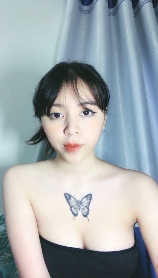 1 tiếng LIVE móc bướm của hot streamer Kem Béo